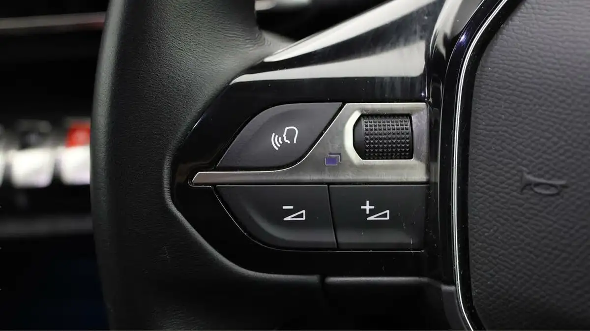 2021-peugeot-5008-suv-12-puretech-allure-big-21
