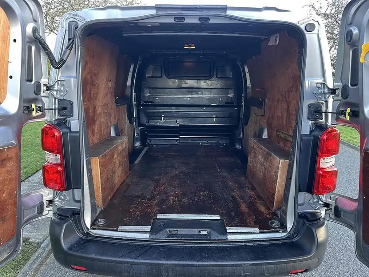 2021-toyota-proace-20d-active-medium-120hpeu6dt-e-panel-big-5