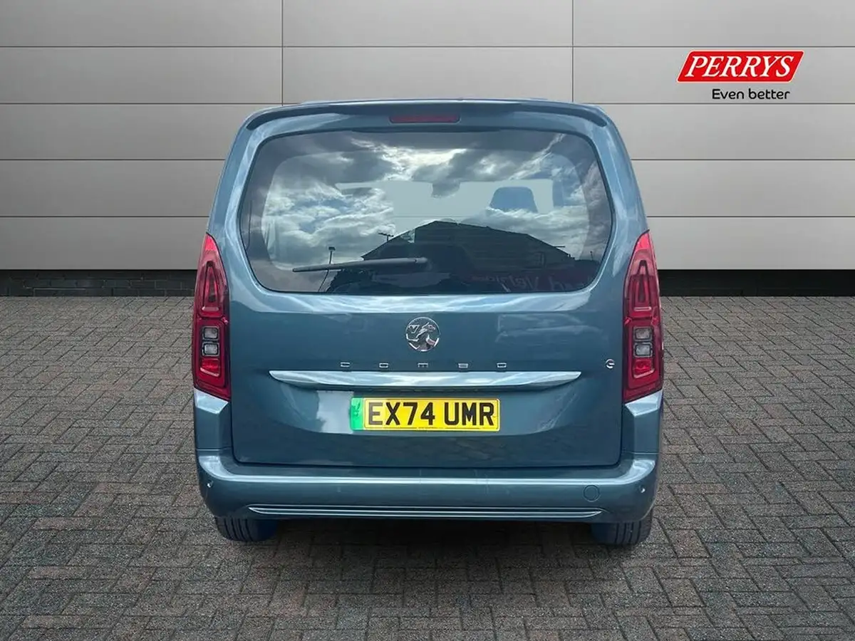 2024-vauxhall-combo-life-e-design-xl-big-4