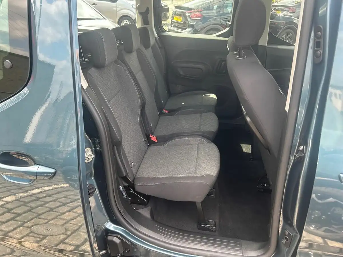 2024-vauxhall-combo-life-e-design-xl-big-28