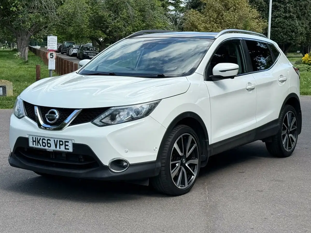 2017-nissan-qashqai-12-dig-t-tekna-xtronic-cvt-big-4