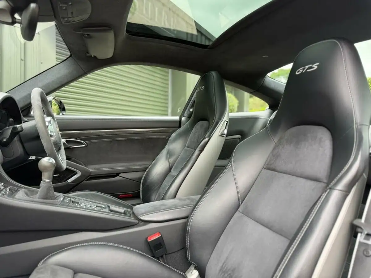 2015-porsche-911-38-carrera-gts-coupe-big-1