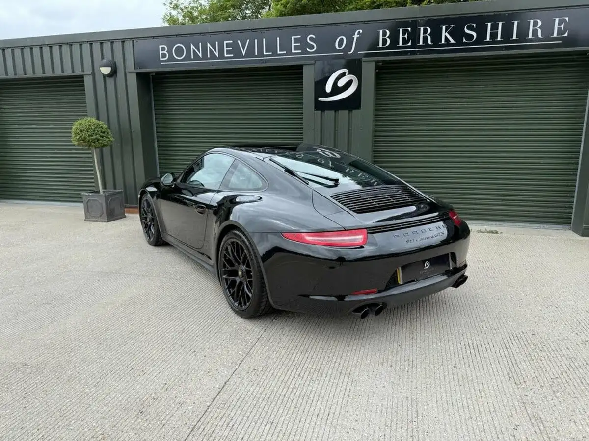 2015-porsche-911-38-carrera-gts-coupe-big-25
