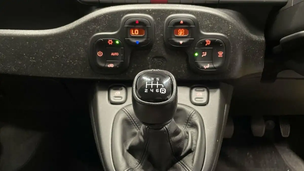 2021-fiat-panda-09-cross-85bhp-big-18