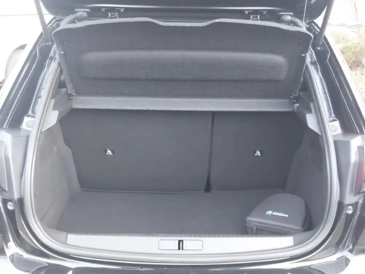 2021-peugeot-208-12-puretech-allure-100bhp-big-7