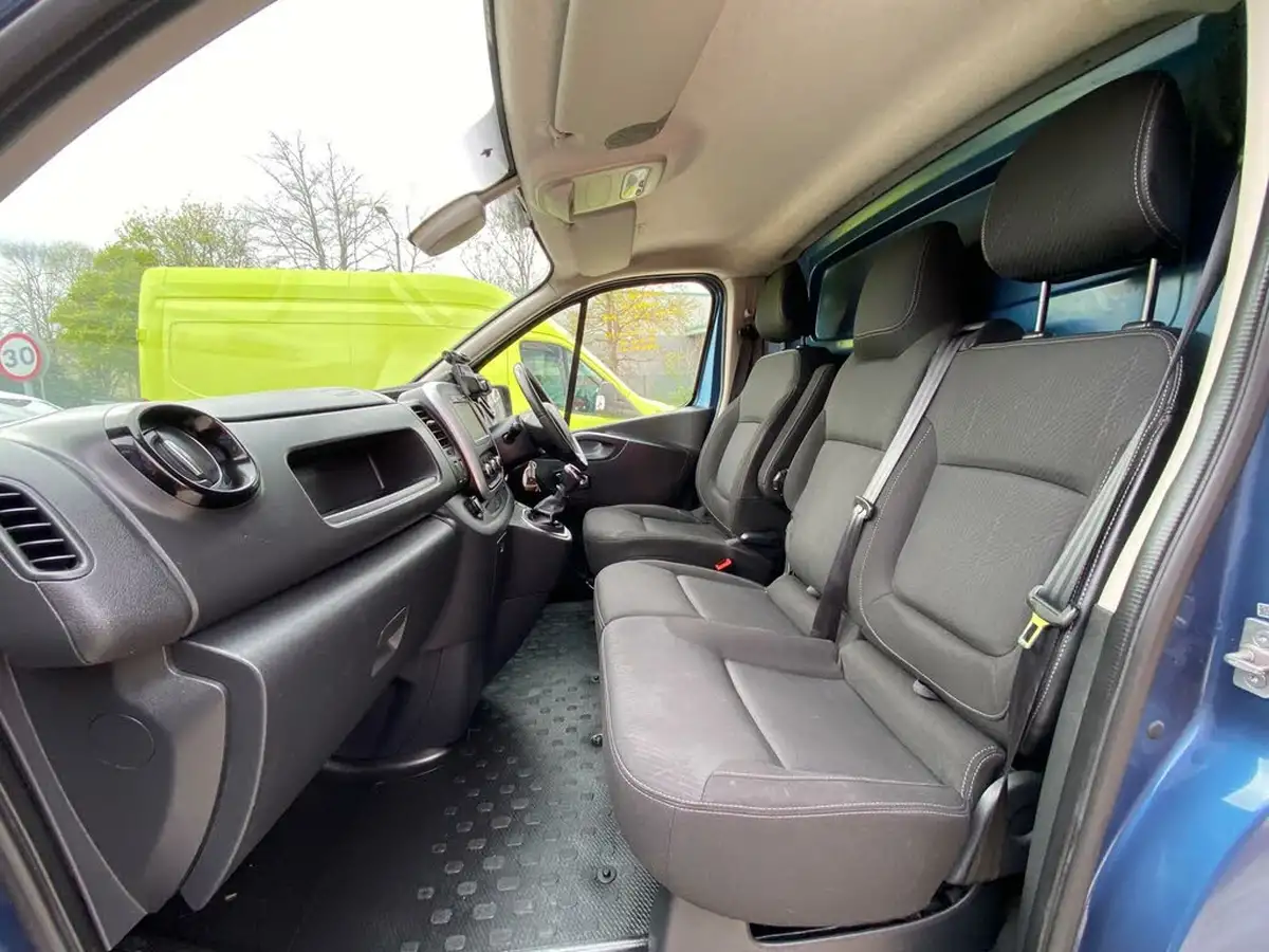 2021-renault-trafic-20dci-sl28-energy-120-sport-non-nav-big-47