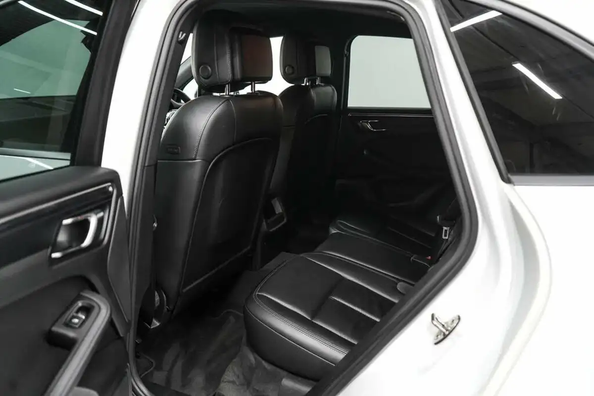 2015-porsche-macan-20-big-19