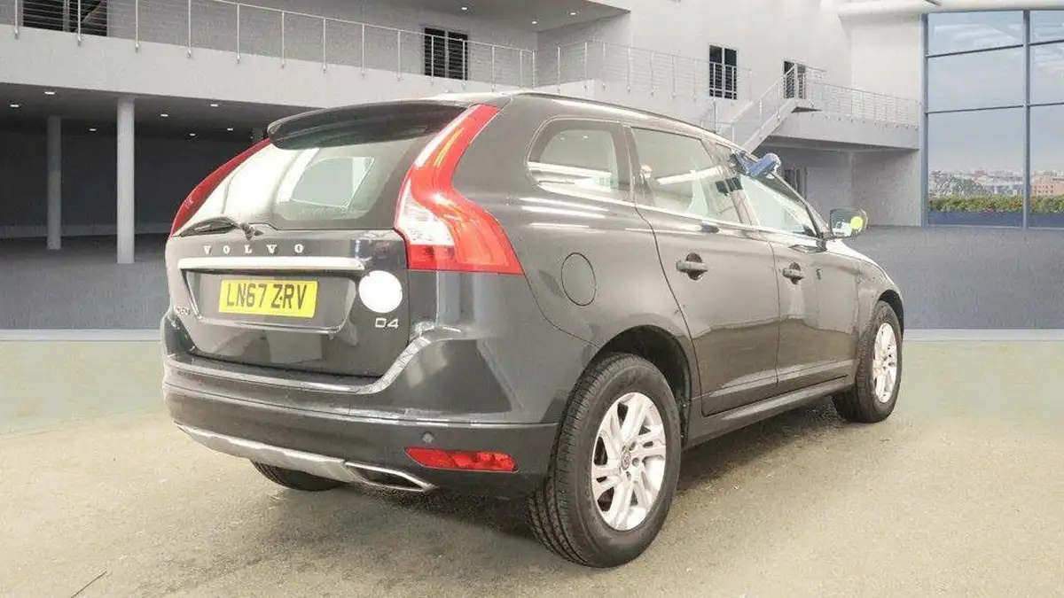 2017-volvo-xc60-20td-d4-se-geartronic-big-7