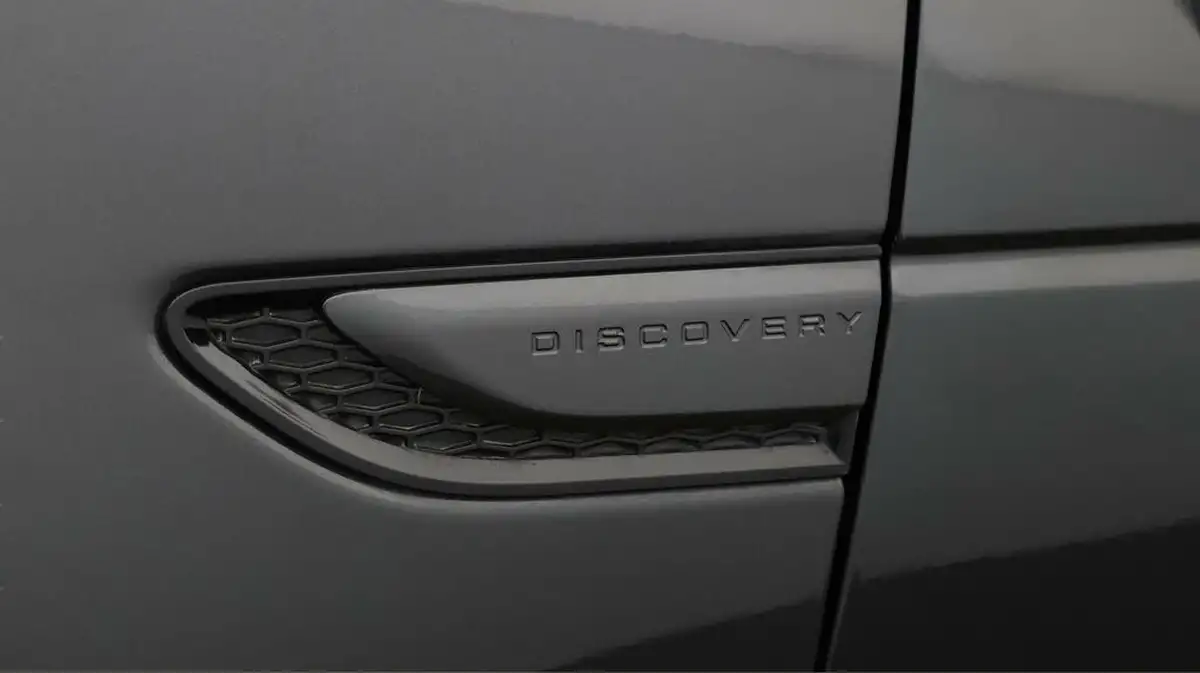2022-land-rover-discovery-sport-15-p300e-r-dynamic-hse-big-20