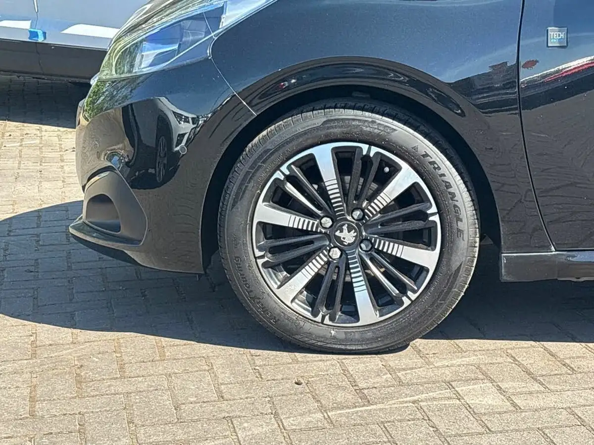 2018-peugeot-208-12-puretech-tech-edition-82bhp-big-17