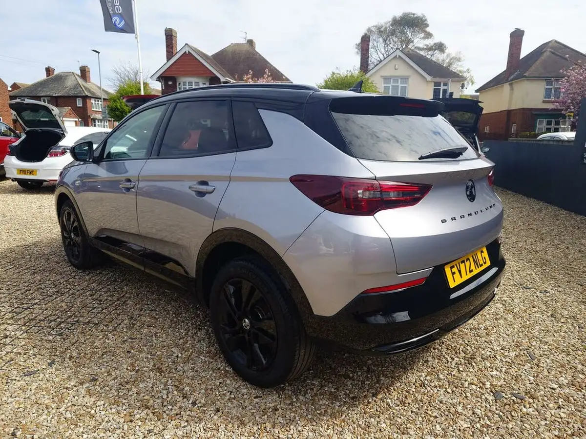 2022-vauxhall-grandland-12-gs-line-big-3