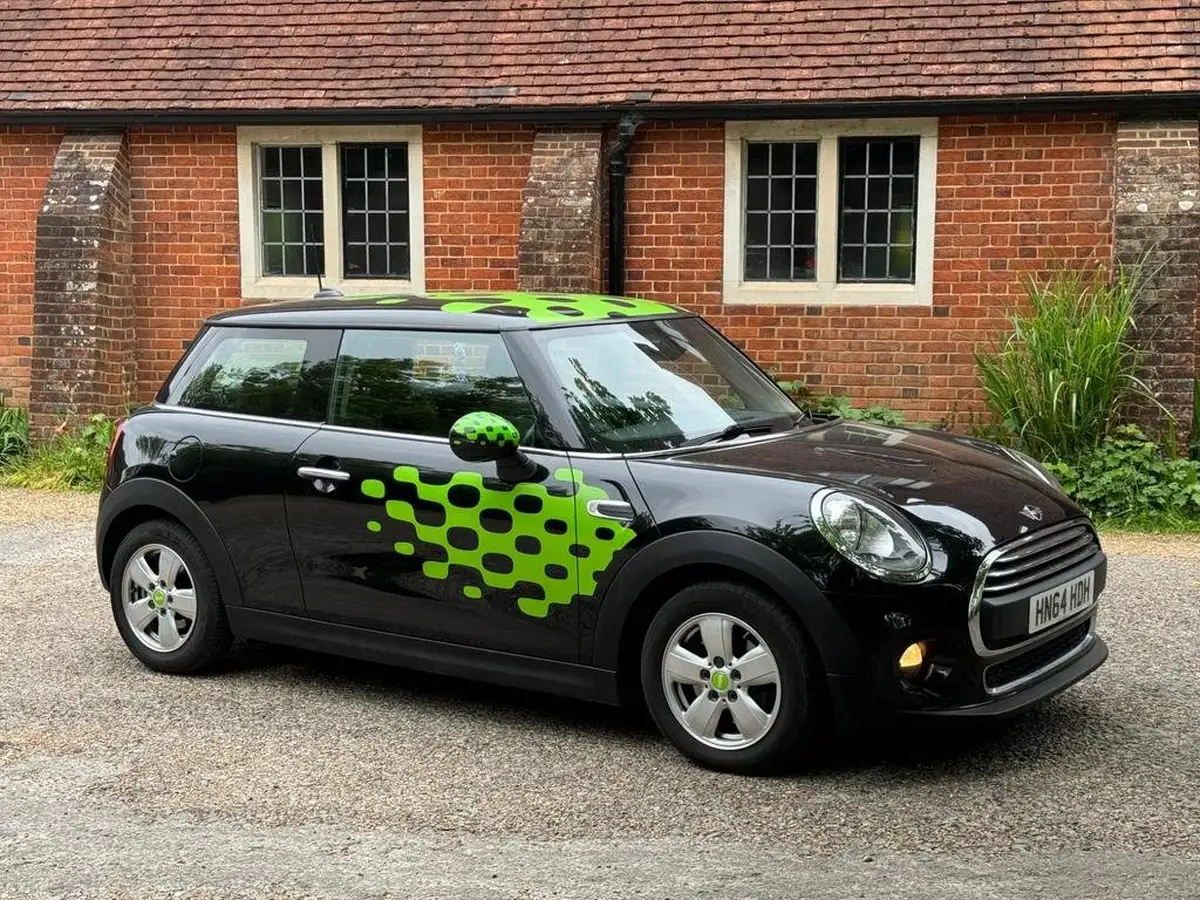 2014-mini-cooper-12-one-media-xlss-3d-big-0