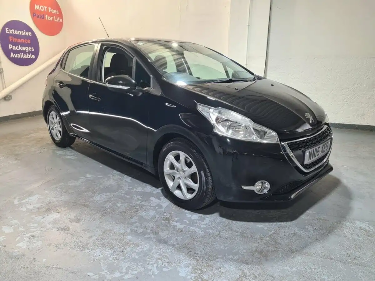 2015-peugeot-208-12-puretech-active-5d-big-0