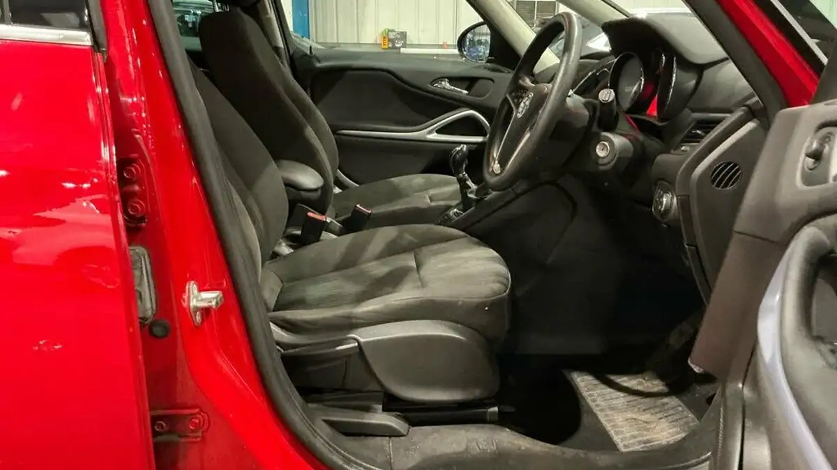 2015-vauxhall-zafira-tourer-14i-16v-turbo-tech-line-big-13