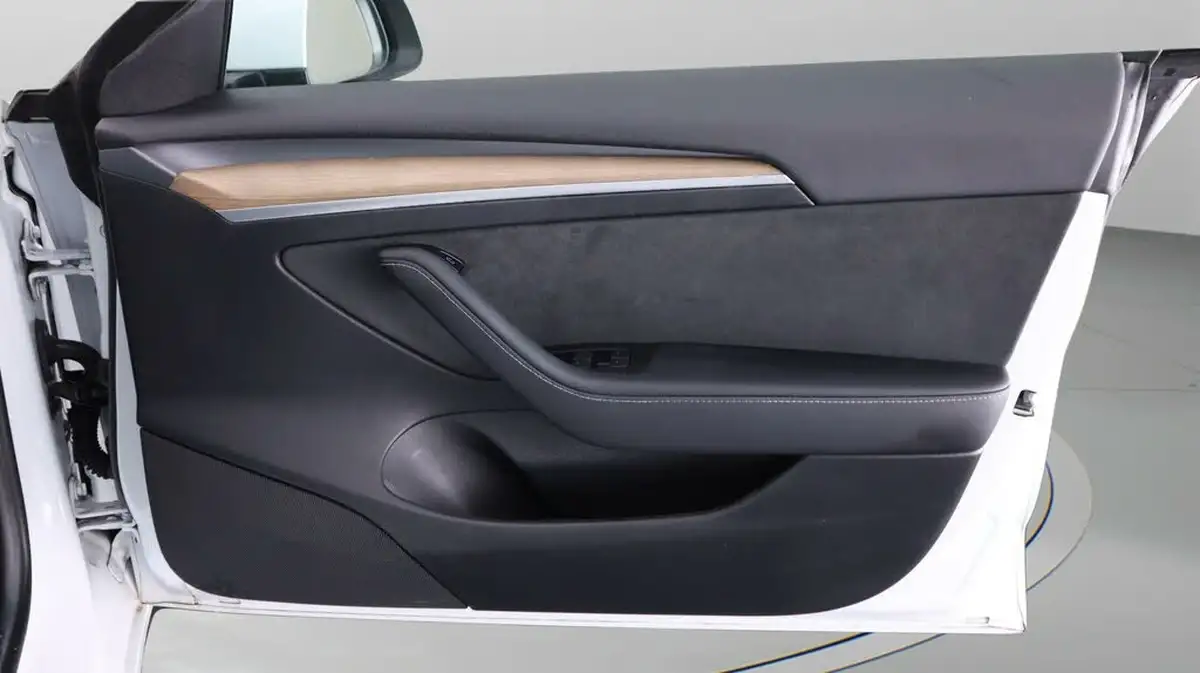 2021-tesla-model-3-e-long-range-awd-big-14