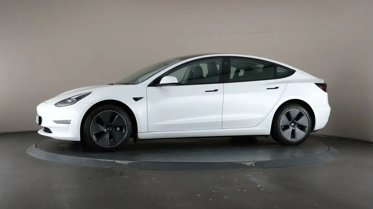 2021-tesla-model-3-e-long-range-awd-big-38