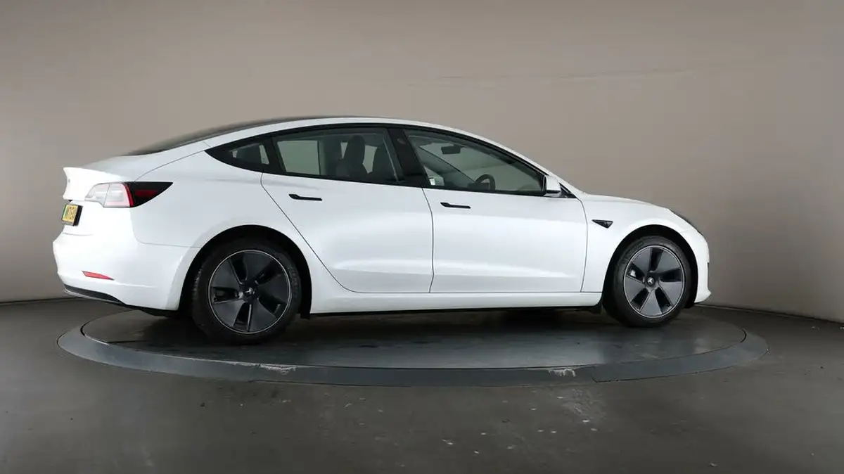 2021-tesla-model-3-e-long-range-awd-big-62