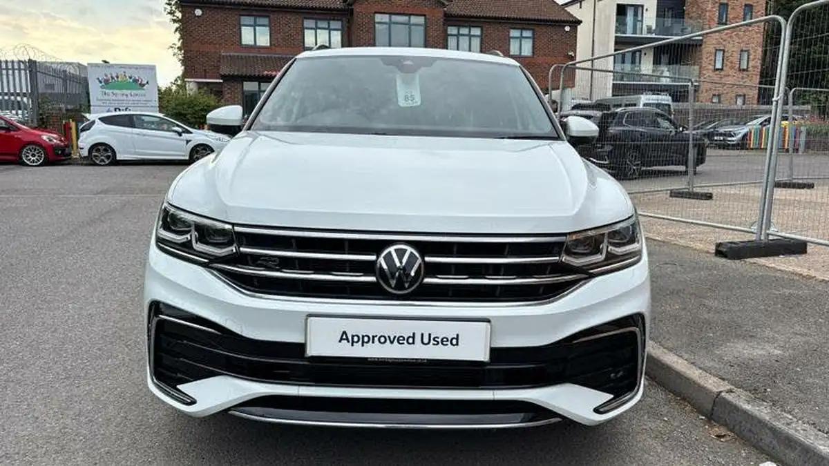 2023-volkswagen-tiguan-15-tsi-r-line-big-12