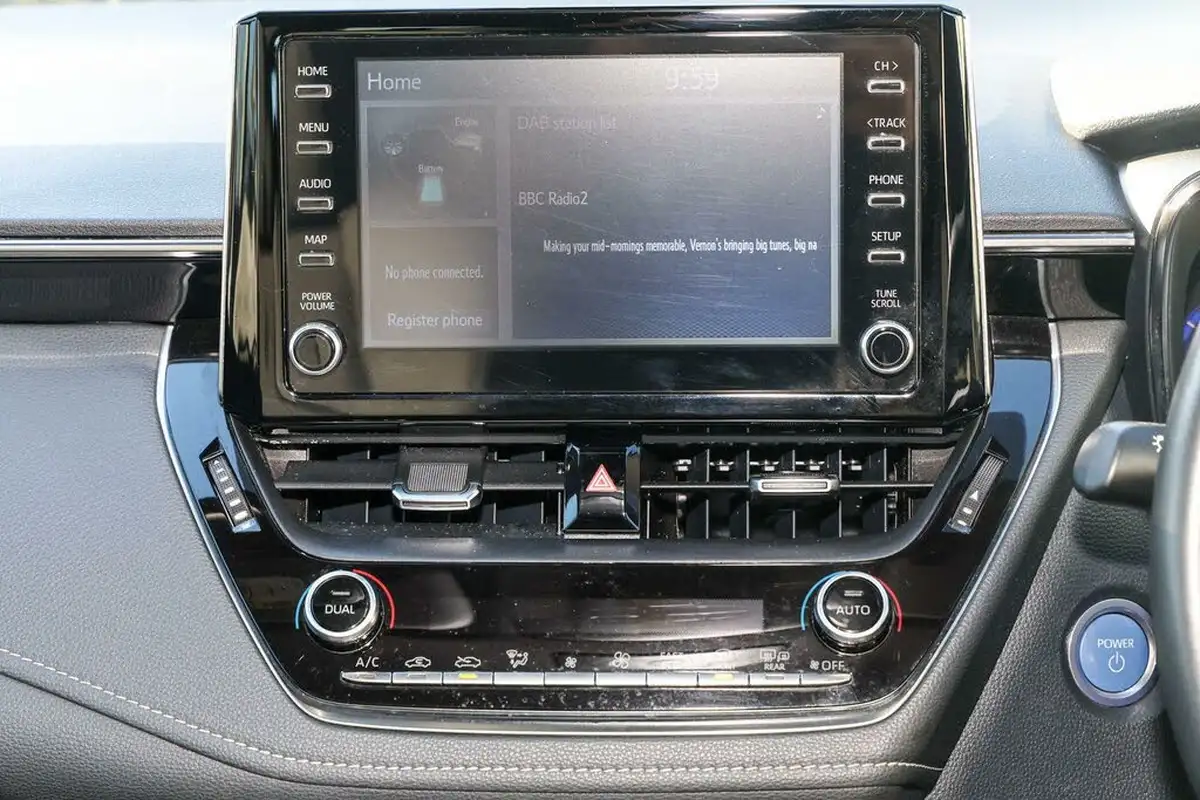2022-toyota-corolla-18-vvt-i-icon-120bhp-trk-hatchback-5d-big-6