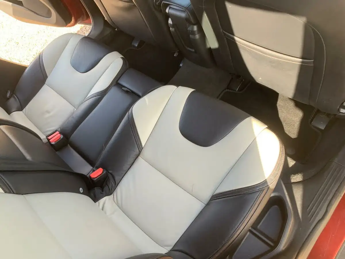2015-volvo-v40-20td-d2-cross-country-lux-nav-geartronic-big-42