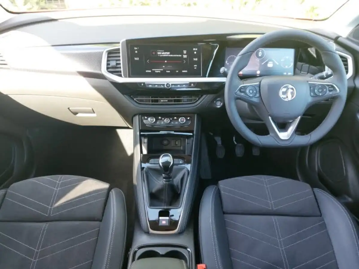2024-vauxhall-grandland-12-ultimate-130ps-big-2