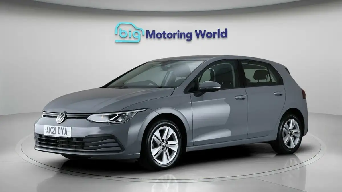 2021-volkswagen-golf-15-tsi-life-150ps-hatchback-big-3