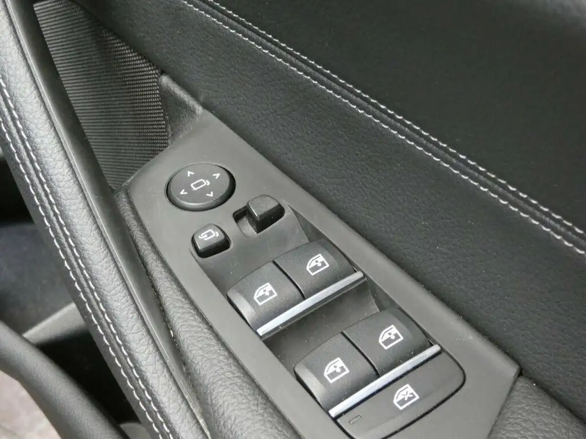 2022-bmw-5-series-20-530e-se-touring-5d-big-54