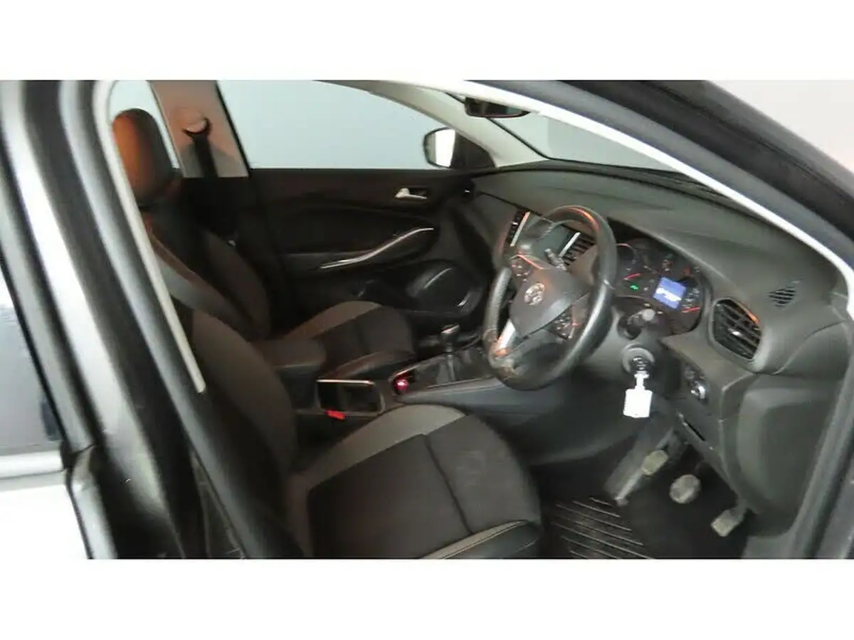 2019-vauxhall-grandland-x-12-sport-nav-big-11