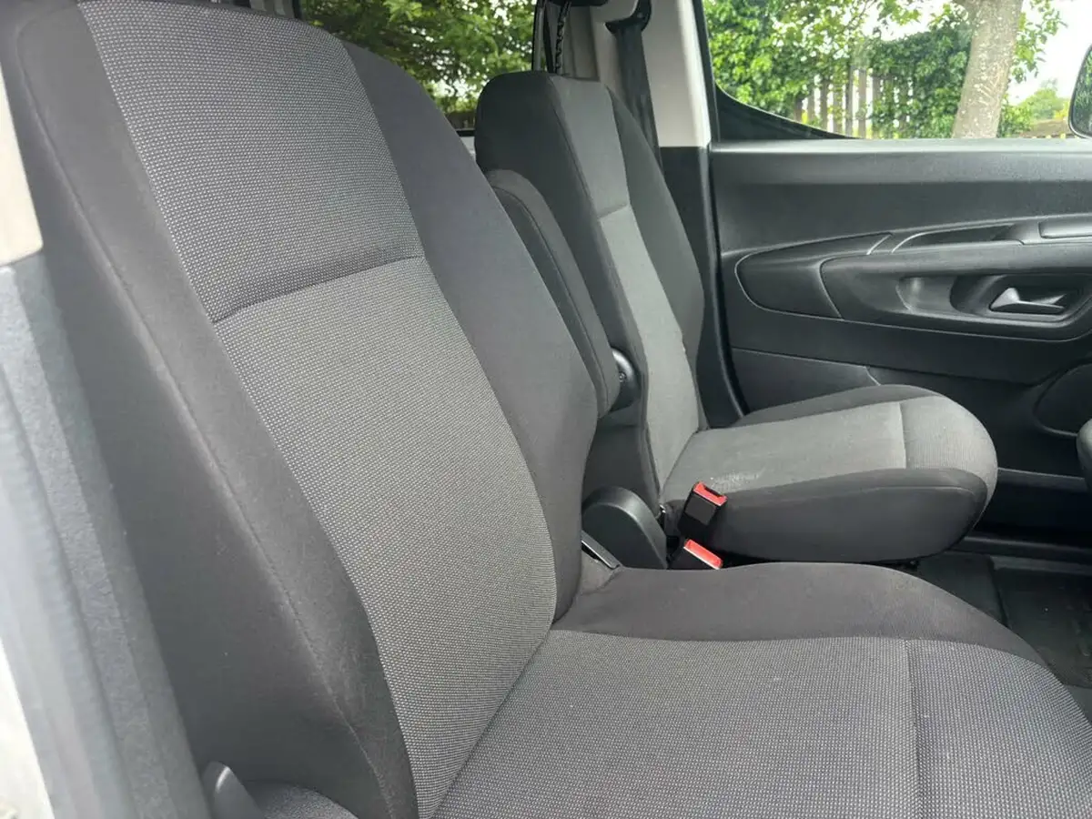 2021-peugeot-partner-15-bluehdi-950-professional-100ps-eu6dt-long-panel-big-13