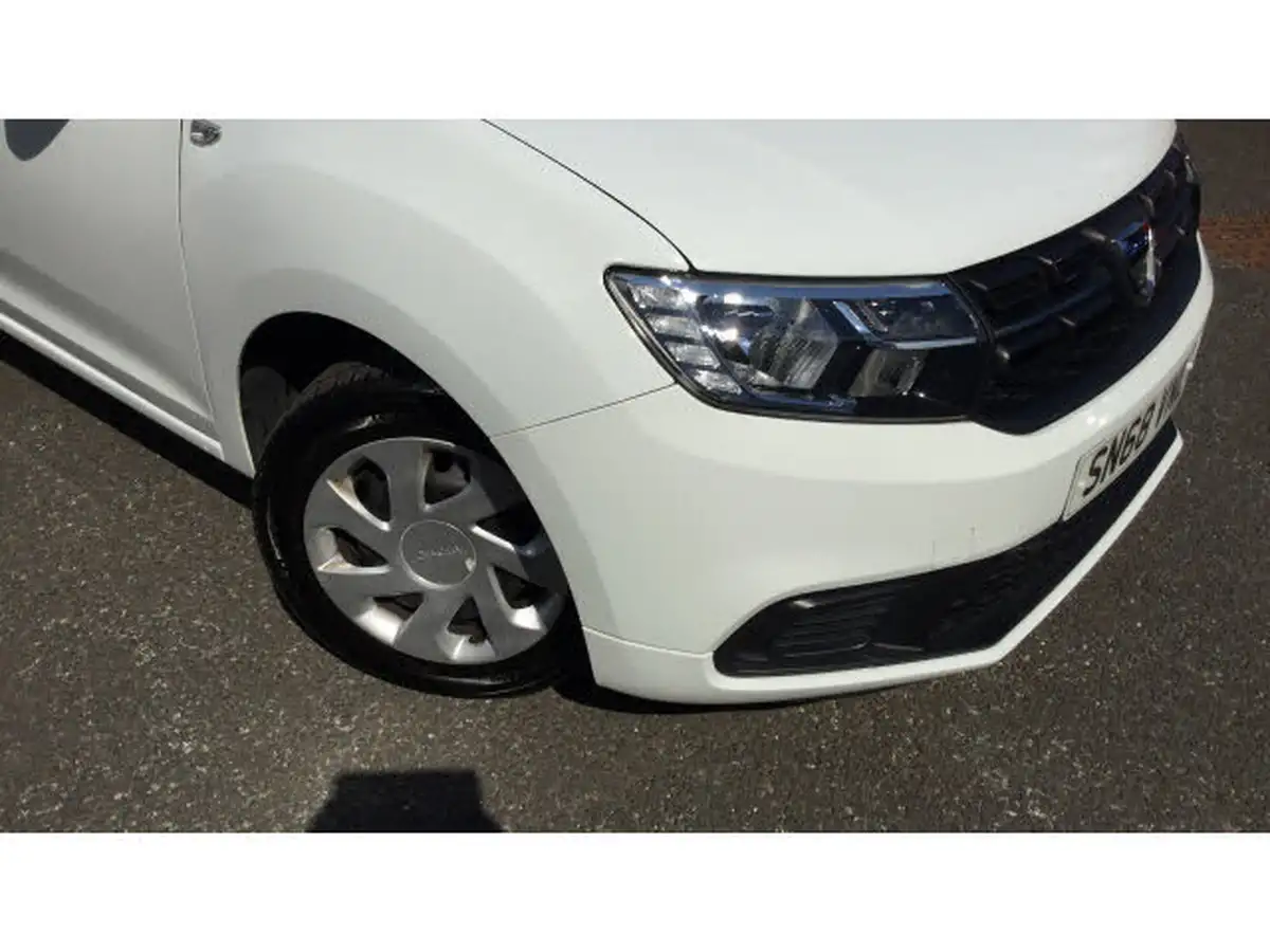 2018-dacia-sandero-10-sce-essential-big-30
