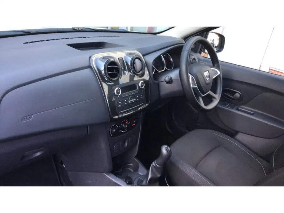 2018-dacia-sandero-10-sce-essential-big-6