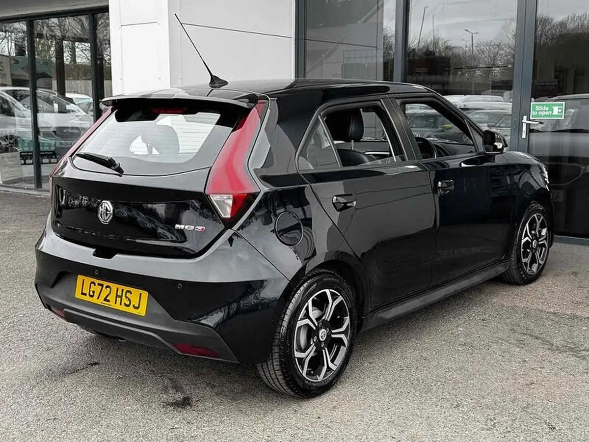 2022-mg-mg3-15-vti-tech-exclusive-nav-big-12