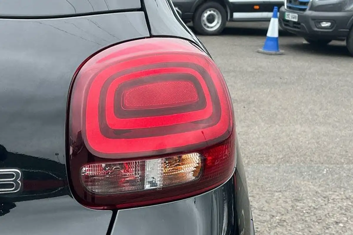 2021-citroen-c3-12-puretech-flair-83ps-big-24