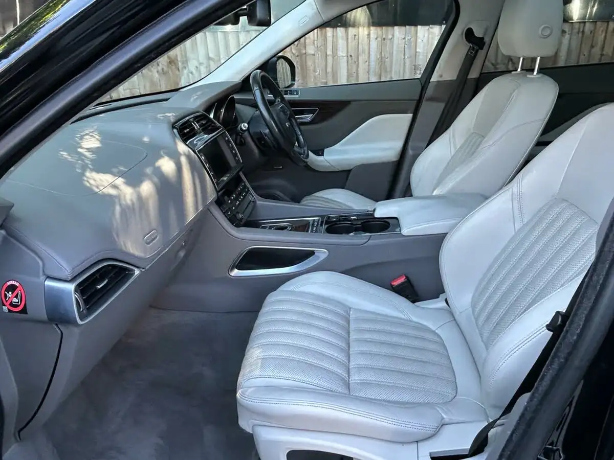 2016-jaguar-f-pace-20-i4d-portfolio-awd-auto-big-3