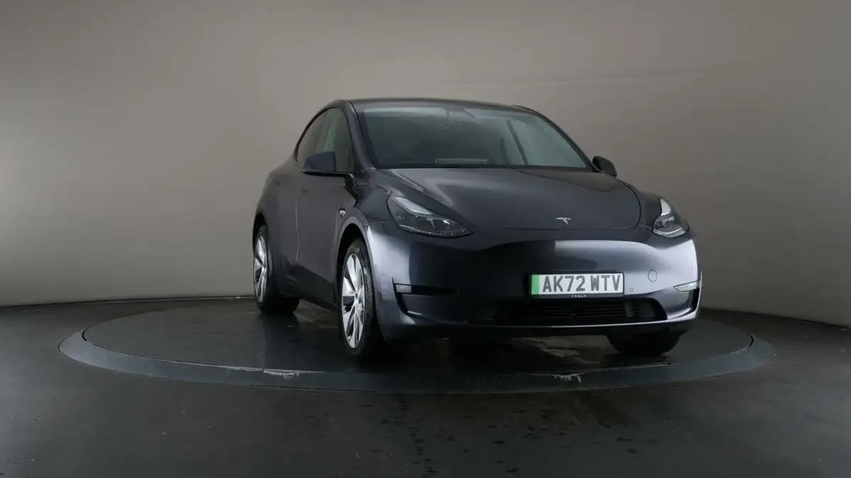 2022-tesla-model-y-e-long-range-big-49