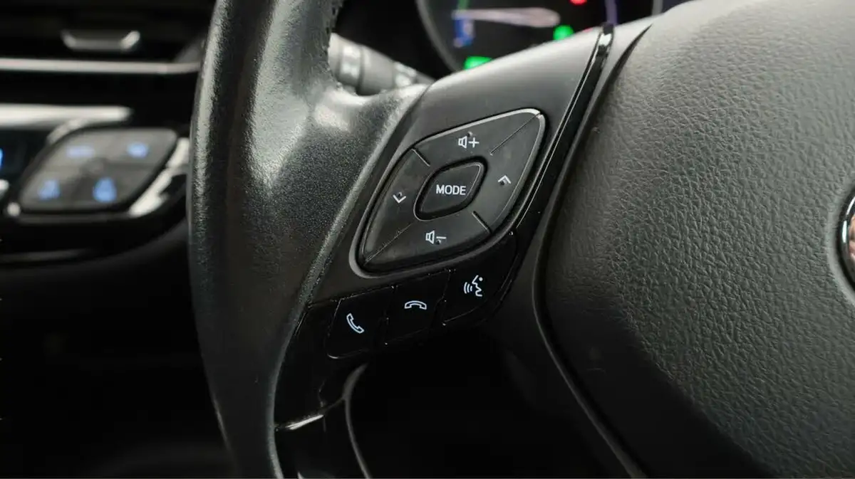 2020-toyota-c-hr-18-vvt-i-icon-parking-pack-big-24
