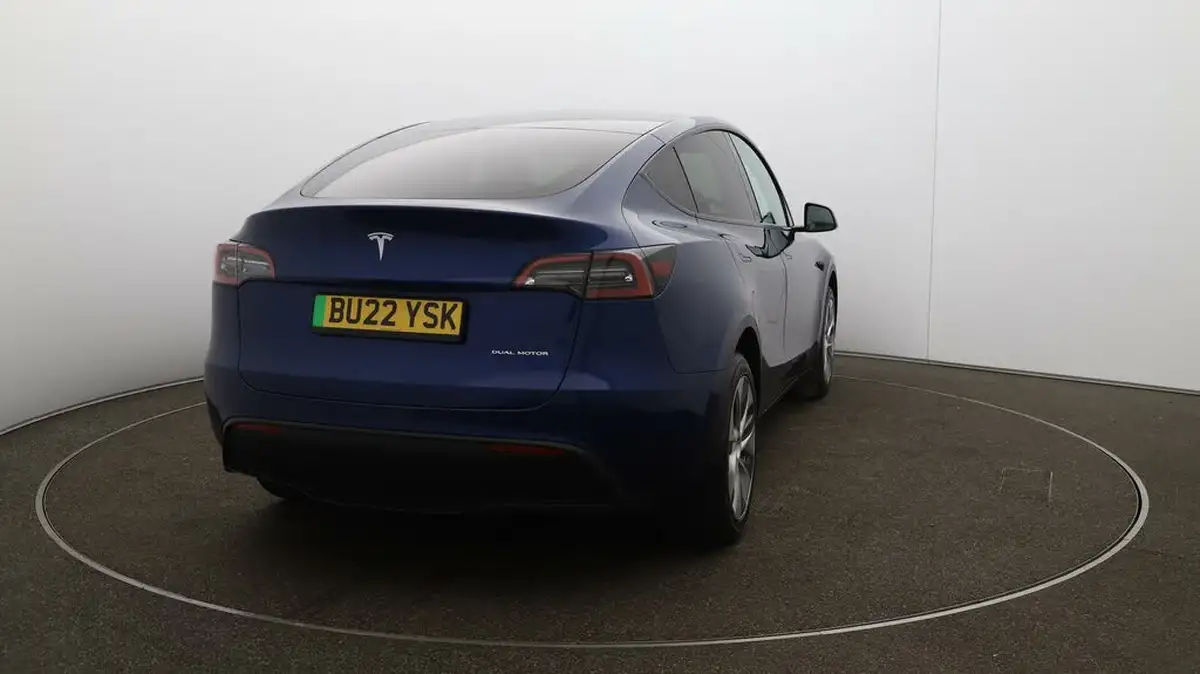 2022-tesla-model-y-e-long-range-big-54