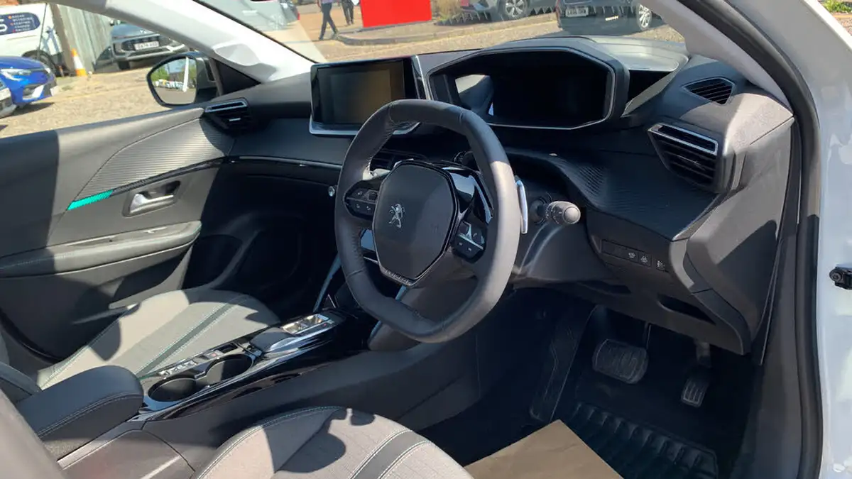2022-peugeot-208-12-puretech-allure-premium-100bhp-eat8-big-10