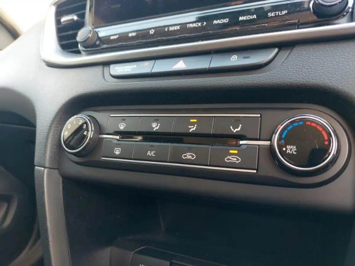 2024-kia-xceed-15-t-gdi-2-138bhp-big-15