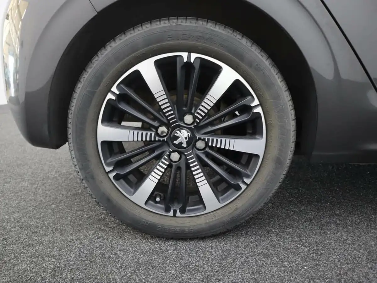 2019-peugeot-208-12-puretech-tech-edition-82bhp-big-6