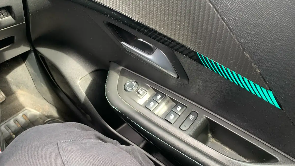 2021-peugeot-208-12-puretech-allure-premium-100bhp-big-21