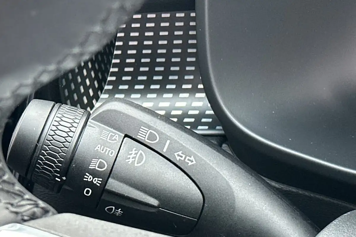 2024-volvo-xc40-20-b3-plus-big-36