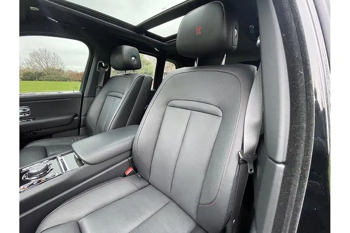 2023-rolls-royce-cullinan-675-black-badge-big-19