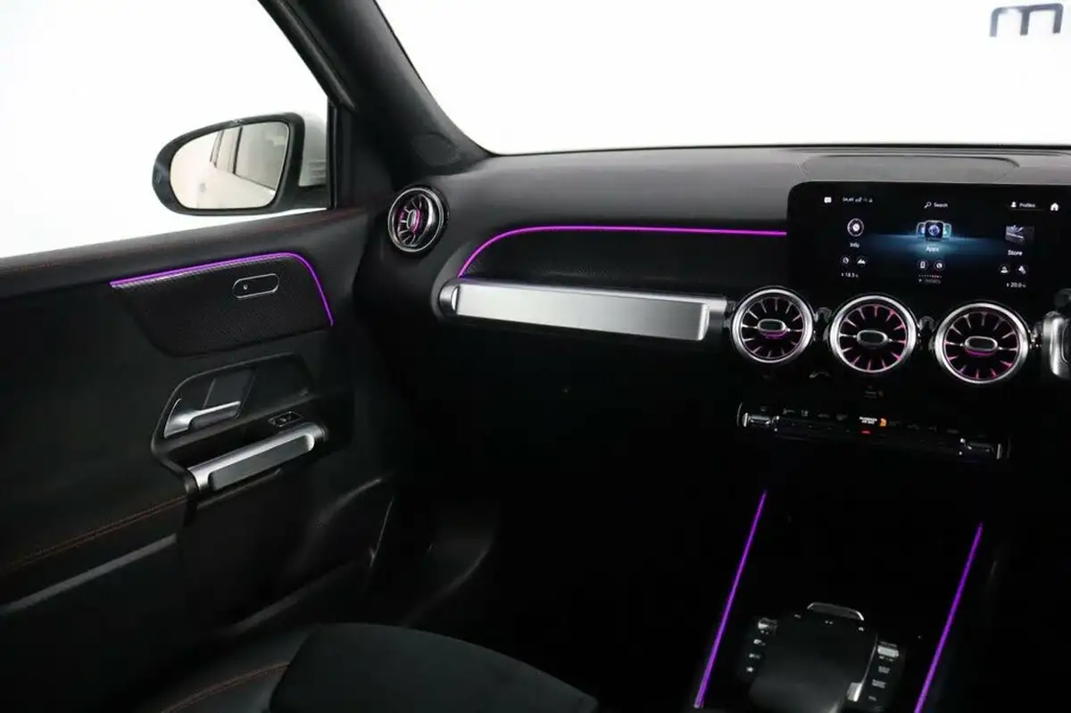 2021-mercedes-benz-glb-class-13-glb200-amg-line-premium-7g-tronic-big-14