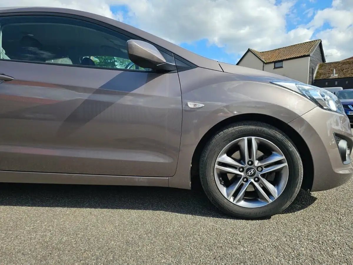2015-hyundai-i30-14-active-3d-big-33
