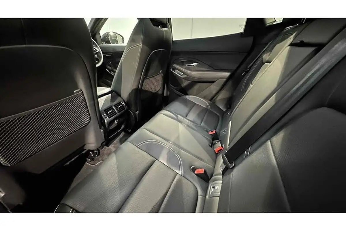 2023-jaguar-e-pace-15-p300e-r-dynamic-black-big-25