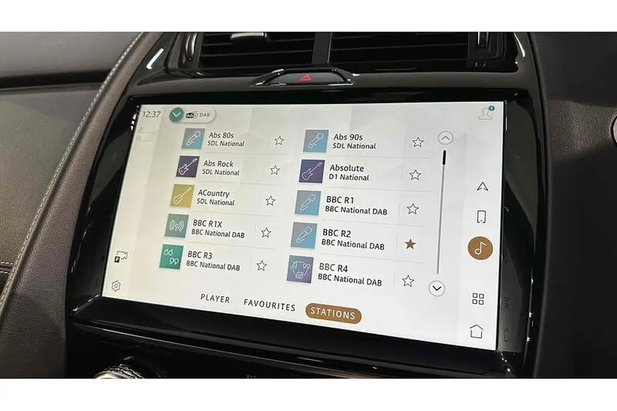 2023-jaguar-e-pace-15-p300e-r-dynamic-black-big-49