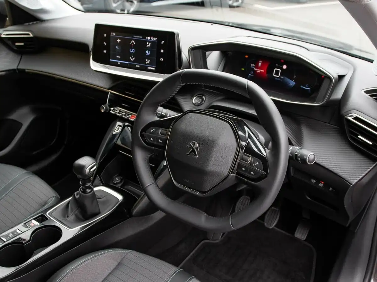 2021-peugeot-208-12-puretech-allure-premium-100bhp-big-3