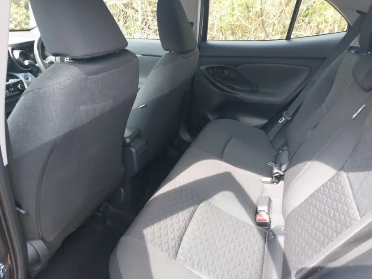 2022-toyota-yaris-cross-15-vvt-i-icon-big-5