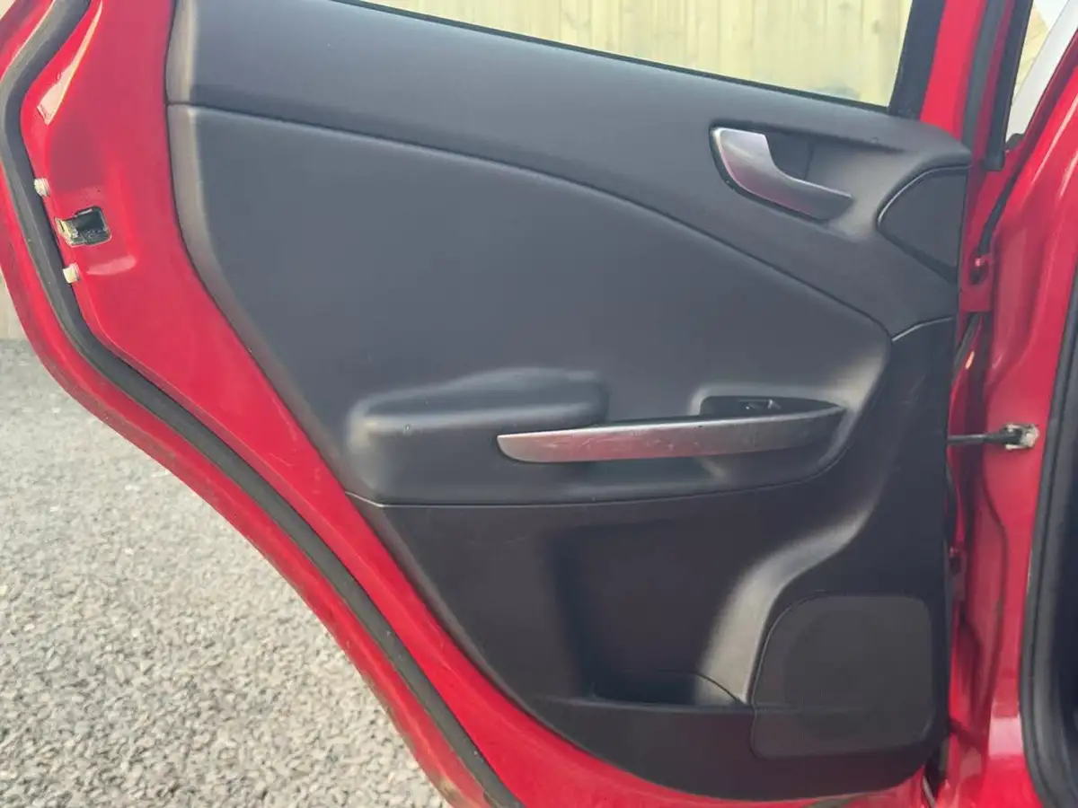 2013-alfa-romeo-giulietta-14-collezione-120bhp-big-51